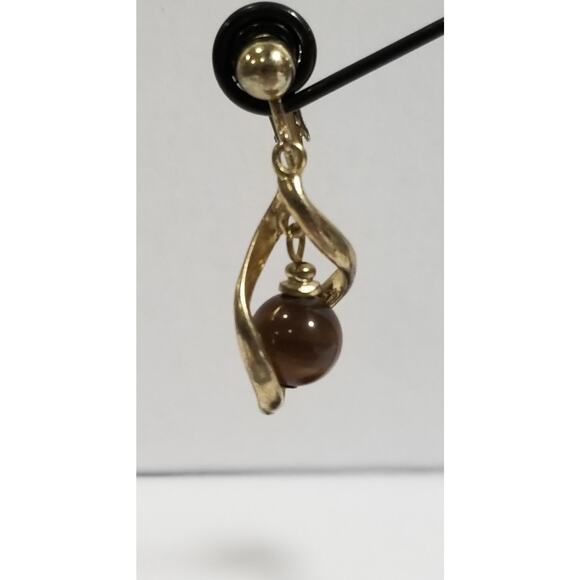 one inch clip on gold tone dangle brown cats eye earrings - Picture 3 of 9